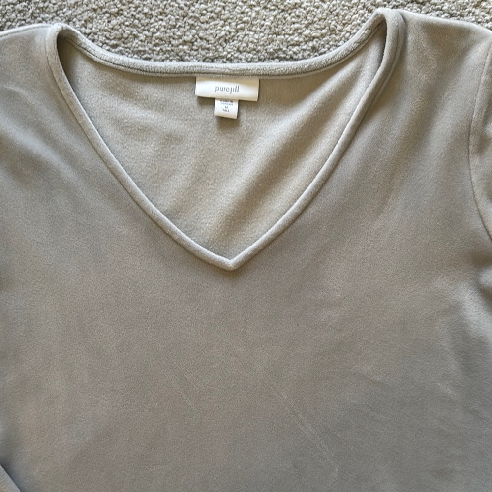 😊Pure J Jill Gray V-Neck Blouse with Relaxed Fit